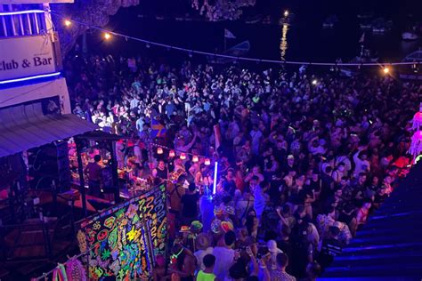 Bangkok Post Full Moon Party Draws 20 000 To Koh Phangan