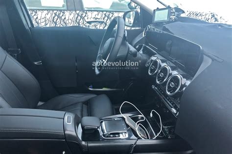 2019 Mercedes Benz B Class Reveals New Interior With Mbux Screens Amg Line Kit Autoevolution