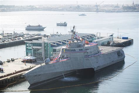 Us Navy Commissions The Uss Omaha In San Diego