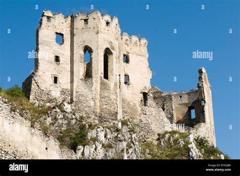 Hrad beckov Fotos und Bildmaterial in hoher Auflösung Alamy