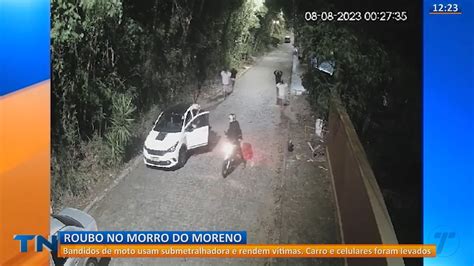 Bandidos Usam Submetralhadora E Rendem Jovens No Morro Do Moreno