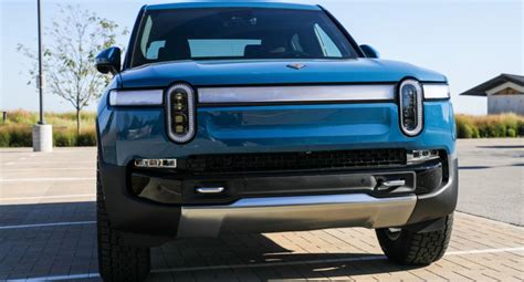 The 2022 Rivian R1T Proves Its Off-Road Superiority