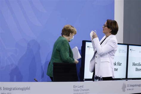 Bundeskanzlerin Angela Merkel Und Der Franzoesische Praesident Francois