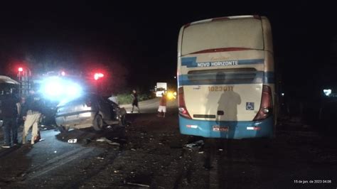 Acidente entre carro e ônibus mata um pessoa e deixa outra ferida na BR