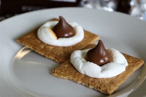 Simple Oven S'mores with HERSHEY'S KISSES | Mom Fabulous