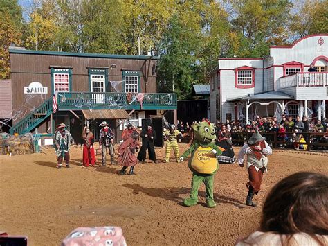 Halloween In Schloss Thurn Horrorhaus Voodoo Wald Und Viele Attraktionen