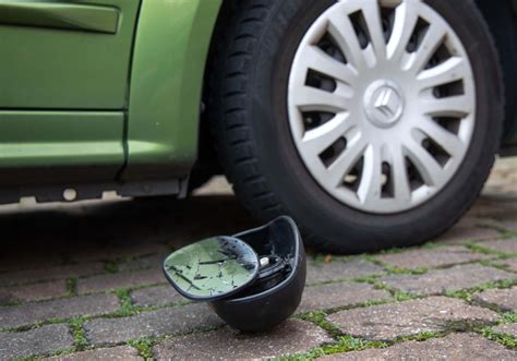 Wolfenb Ttel Autofahrer F Hrt Spiegel Ab Und Fl Chtet Regionalheute De