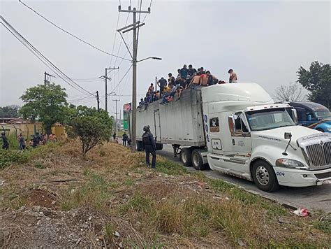 Hallan A 310 Migrantes Que Viajaban Hacinados En Un Tráiler En Veracruz