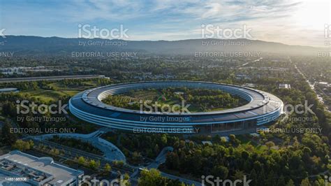 Aerial View Of Apple Park Campus Stock Photo - Download Image Now ...