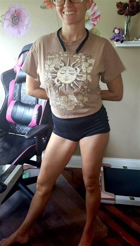 Do You Think Nerdy Athletic Milfs Are Still Hot R Cougars And Milfs Sfw