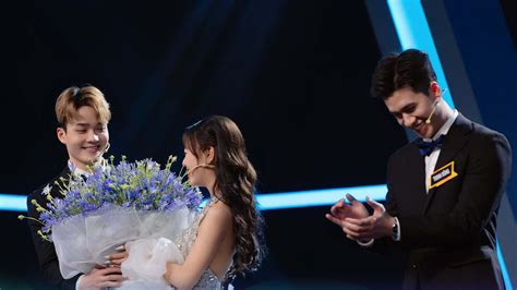 Hot girl Quỳnh Anh kết đôi thành công cùng chàng ca sĩ điển trai