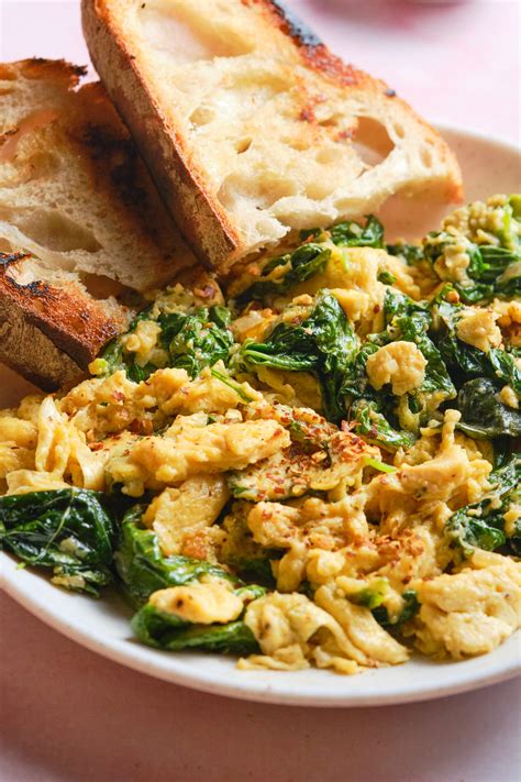 Spinach Scrambled Eggs - Food Faith Fitness