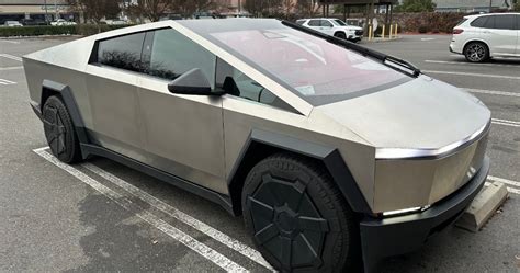 Primeira Tesla Cybertruck é vista no Brasil o futuro dos carros