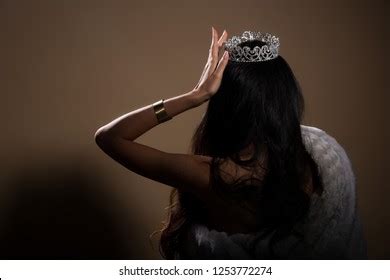 3 655 Woman Crown Back Images Stock Photos 3D Objects Vectors