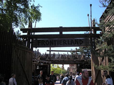 Frontierland (Disneyland Paris) | Disney Parks Wiki | FANDOM powered by ...