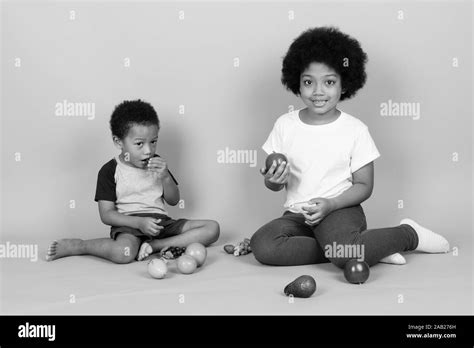 Comer sano juntos Imágenes de stock en blanco y negro Página 2 Alamy