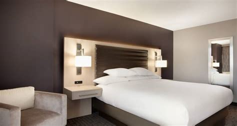 Hotel in Uptown Charlotte | Embassy Suites Uptown Charlotte, North Carolina