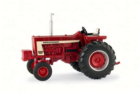 Farmall 806 Tractor Red Tomy 14926 132 Scale Diecast Model Toy