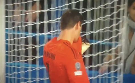 Madrid Universal On Twitter Image Courtois Kissing The Real Madrid