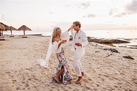 Cozumel In Color The Vibrant Destination Wedding Of Jaime Glas And