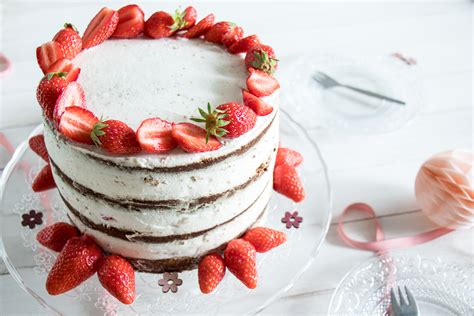 Naked cake fraises pistache Pâte à Choup