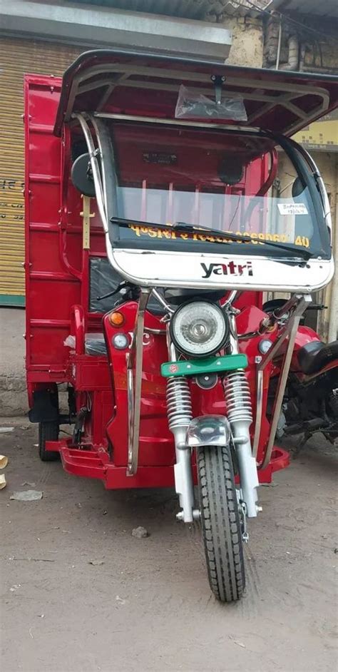 Red Yatri E Rickshaw Loader At 160000 Piece Electric Rickshaw In