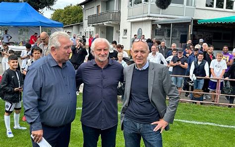 Hanau Rudi V Ller Zu Besuch Bei Seinem Heimatverein