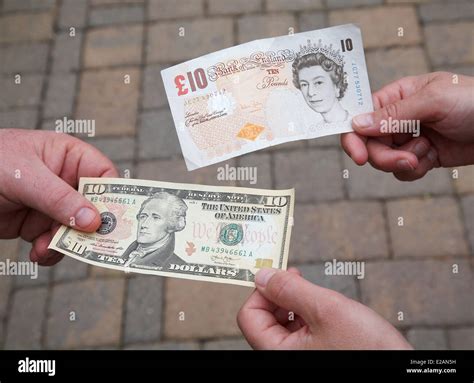 People Exchanging Money Hi Res Stock Photography And Images Alamy