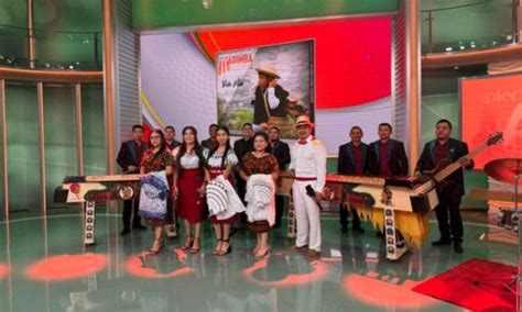 La marimba Sonal Kokonob de Huehuetenango se presentó en dos programas