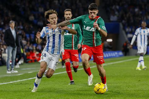 Martín Zubimendi evita la derrota de la Real ante el Alavés en el