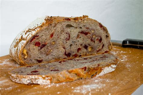 Delicious No Knead Cranberry Walnut Bread For Your Baking Season