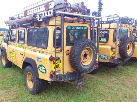 Épinglé sur Camel Trophy Land Rovers