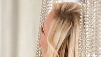 Provocar A Nikki Benz Se Toma Su Tiempo Para Desnudarse Para Todos Nosotros XVIDEOS