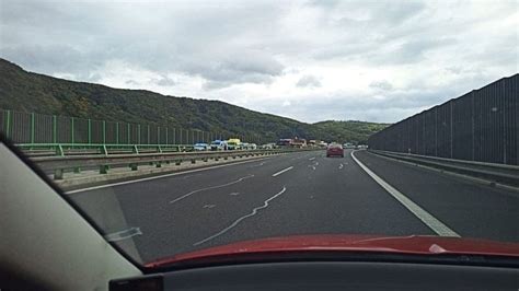 Dálnice D8 u Koštova ve směru na Německo byla uzavřena. Došlo k ...