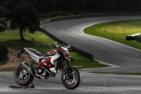 DUCATI Hypermotard 820 SP 2014 2015 Specs Performance Photos