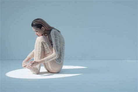 Ảnh nude 100 bị ném đá của Hải Tú có concept giống Thùy Dương Next Top