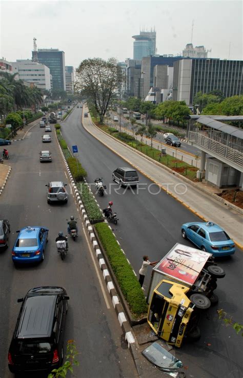 Kecelakaan Lalu Lintas Antara Foto