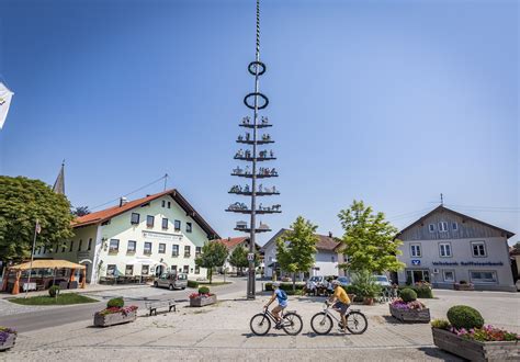 Maibaumaufstellen