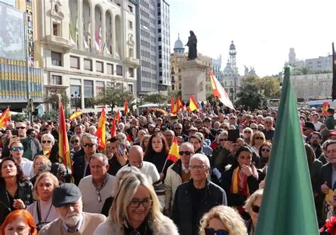 Un Millar De Personas Se Manifiestan Con Vox En Valencia Al Grito De