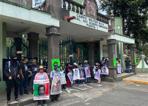 Familiares De Los Normalistas De Ayotzinapa Instalan Plant N A Las