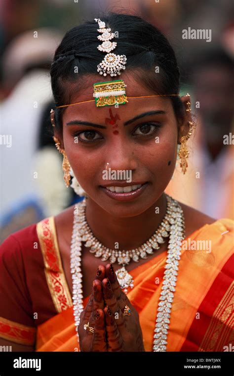 Indian Ceremony Bride Praying Hand Hi Res Stock Photography And Images