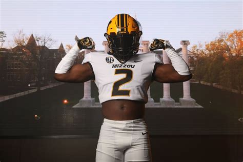 4 Star Running Back Tavorus Jones Commits To Mizzou Rock M Nation