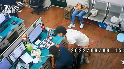 做筆錄不安分！女竊嫌狡猾「拔警配槍」 3員警壓制時掛彩 Yahoo奇摩汽車機車