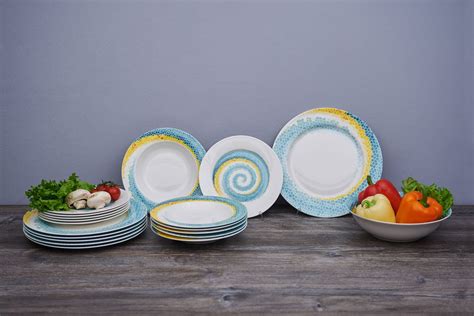 Круглые, квадратные, гладкие или украшенные? Как выбрать тарелки в ...