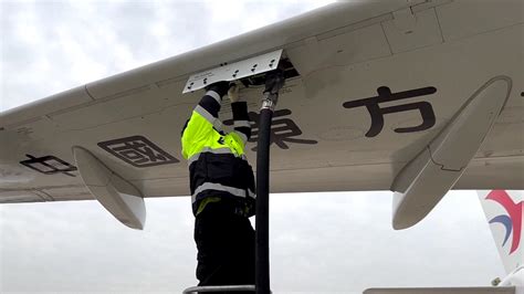 China's C919 debut flight welcomed with water salute - Chinadaily.com.cn