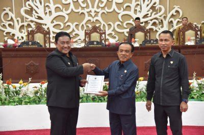 Setda Prov Kalteng Hadiri Rapur Ke 11 DPRD Wagub Bacakan Pidato