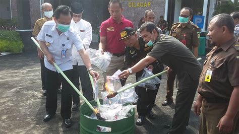 Kejari Dan BNNK Cilacap Musnahkan Barang Bukti Kasus Narkoba