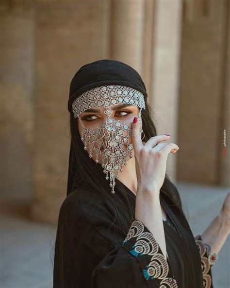 Pinterest In Arabian Women Arabian Beauty Women Veiled Women