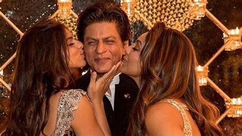 Shah Rukh Khan Gets A Kiss From Wife Gauri And Daughter Suhana See Pic