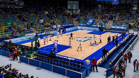 Erziehung Montag Sanft Basketball In Frankfurt Selten Rotieren Auditorium